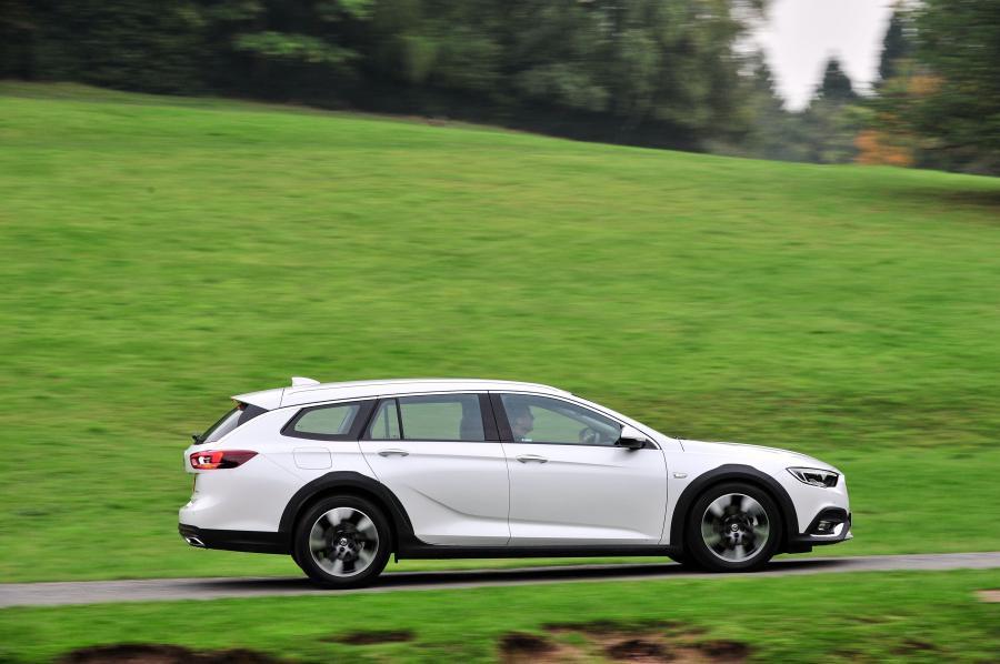  Vauxhall Insignia Country Tourer Turbo D 4x4 2017 года  (фото 3 из 21)